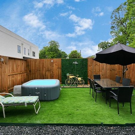 Blissful Getaway Home With Hot Tub & Backyard Near Downtown Houston Esterno foto