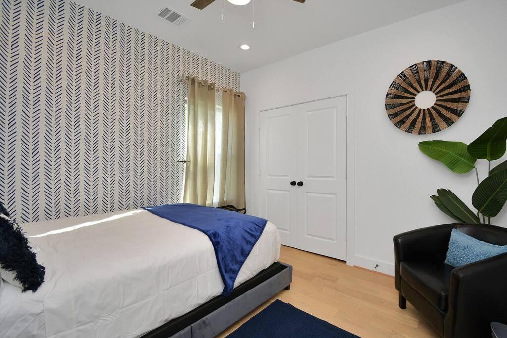 Blissful Getaway Home With Hot Tub & Backyard Near Downtown Houston Esterno foto
