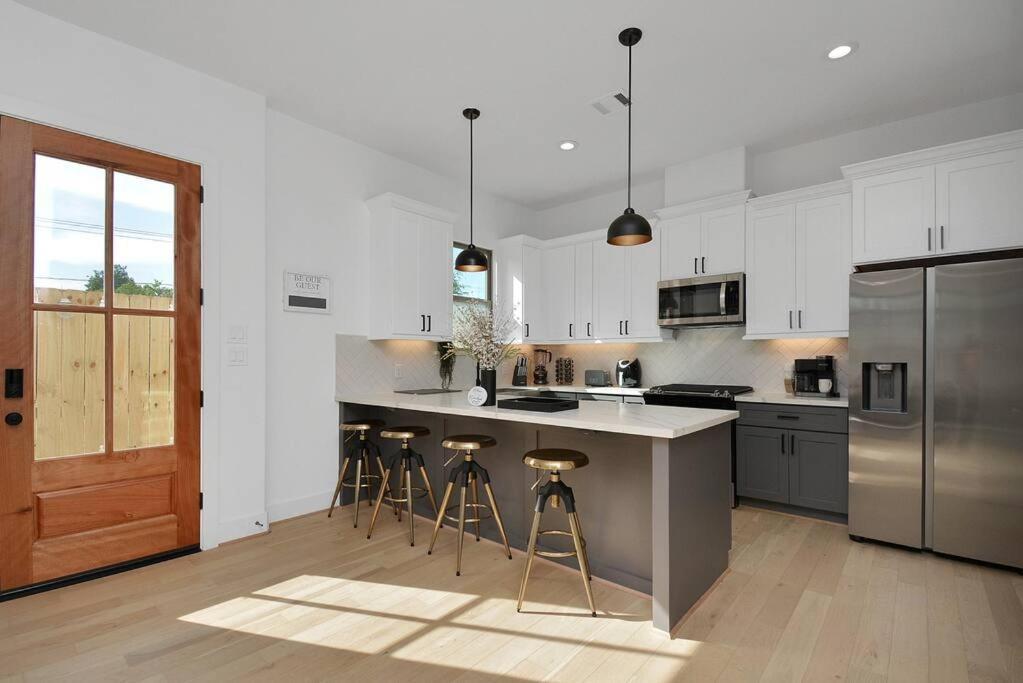 Blissful Getaway Home With Hot Tub & Backyard Near Downtown Houston Esterno foto