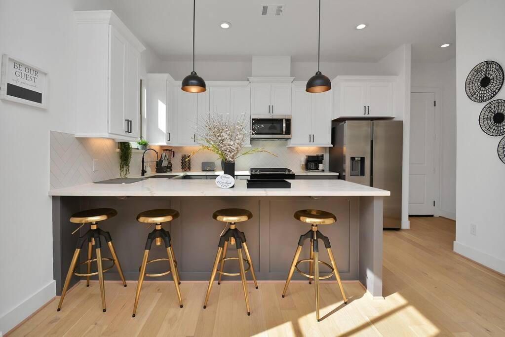 Blissful Getaway Home With Hot Tub & Backyard Near Downtown Houston Esterno foto
