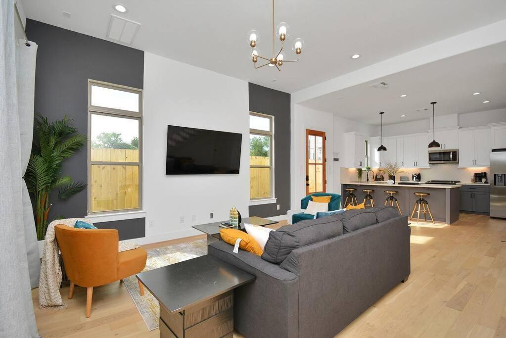 Blissful Getaway Home With Hot Tub & Backyard Near Downtown Houston Esterno foto