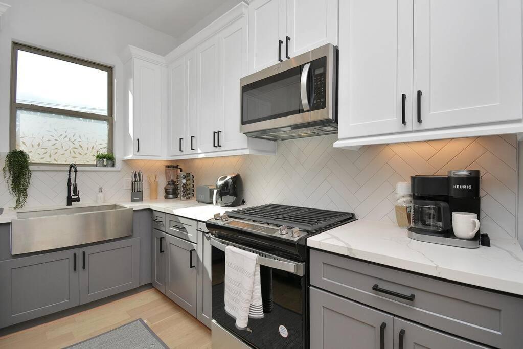 Blissful Getaway Home With Hot Tub & Backyard Near Downtown Houston Esterno foto