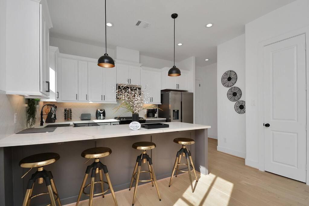 Blissful Getaway Home With Hot Tub & Backyard Near Downtown Houston Esterno foto