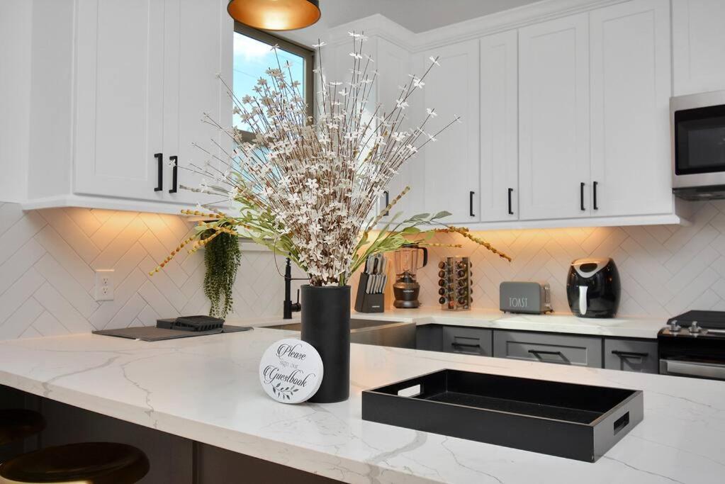 Blissful Getaway Home With Hot Tub & Backyard Near Downtown Houston Esterno foto