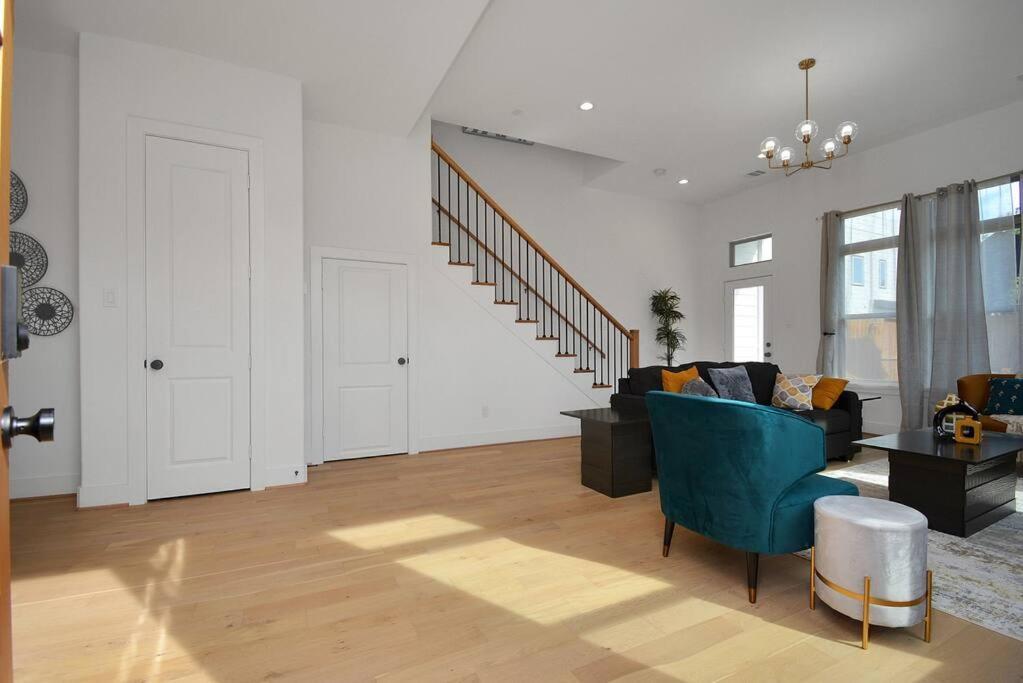 Blissful Getaway Home With Hot Tub & Backyard Near Downtown Houston Esterno foto