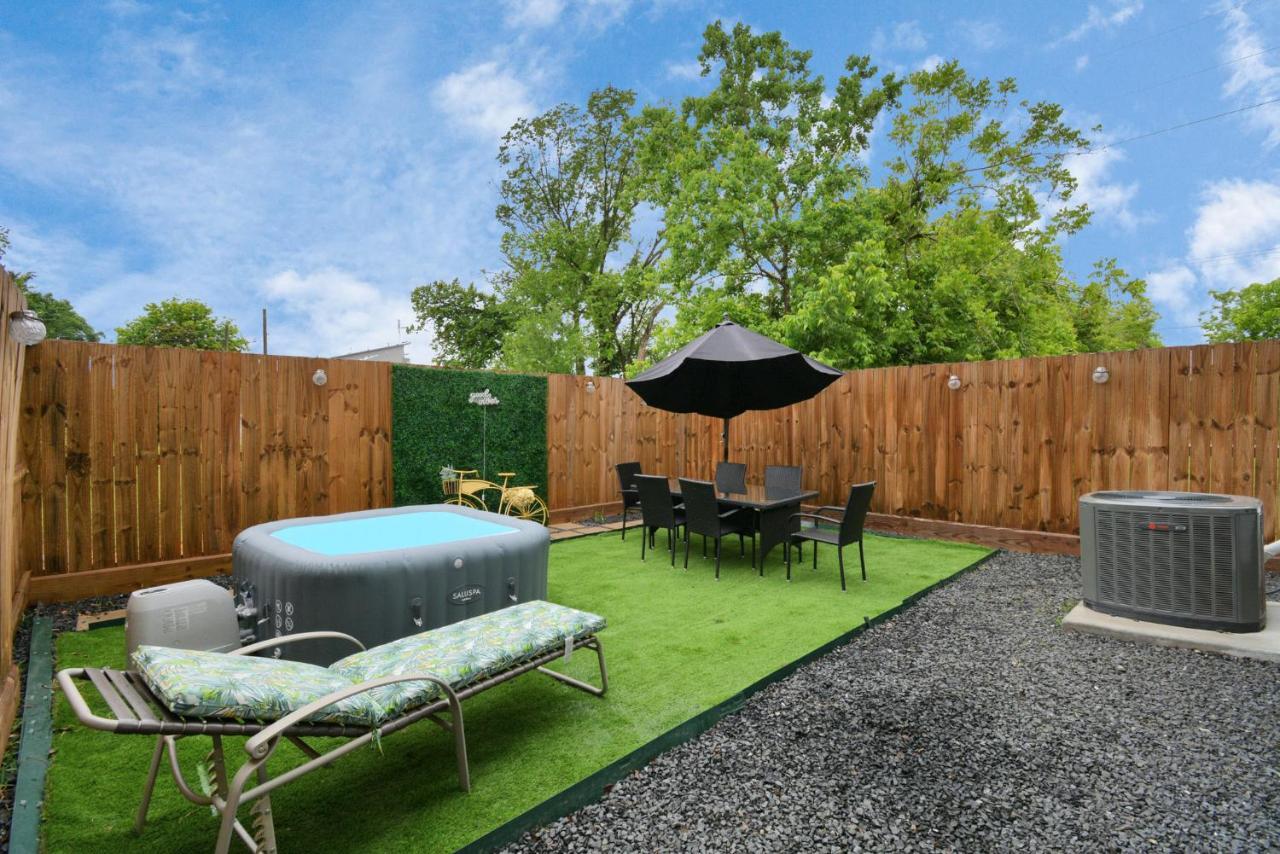 Blissful Getaway Home With Hot Tub & Backyard Near Downtown Houston Esterno foto